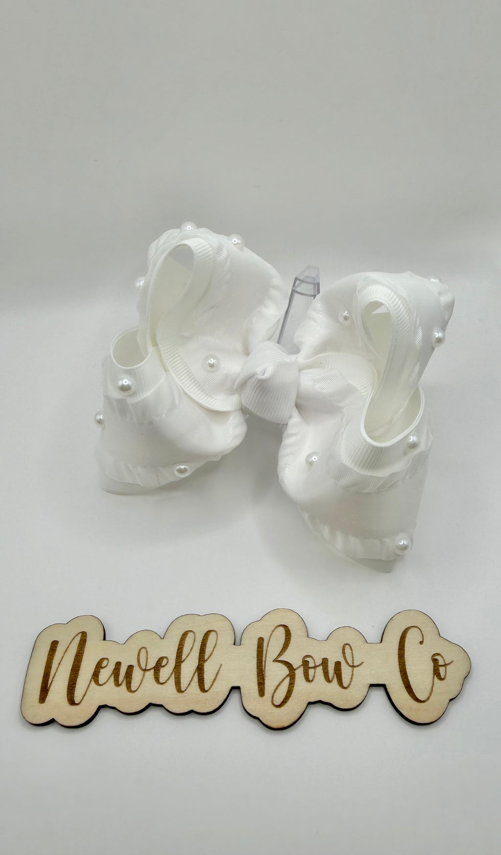 White Ruffle Pearl