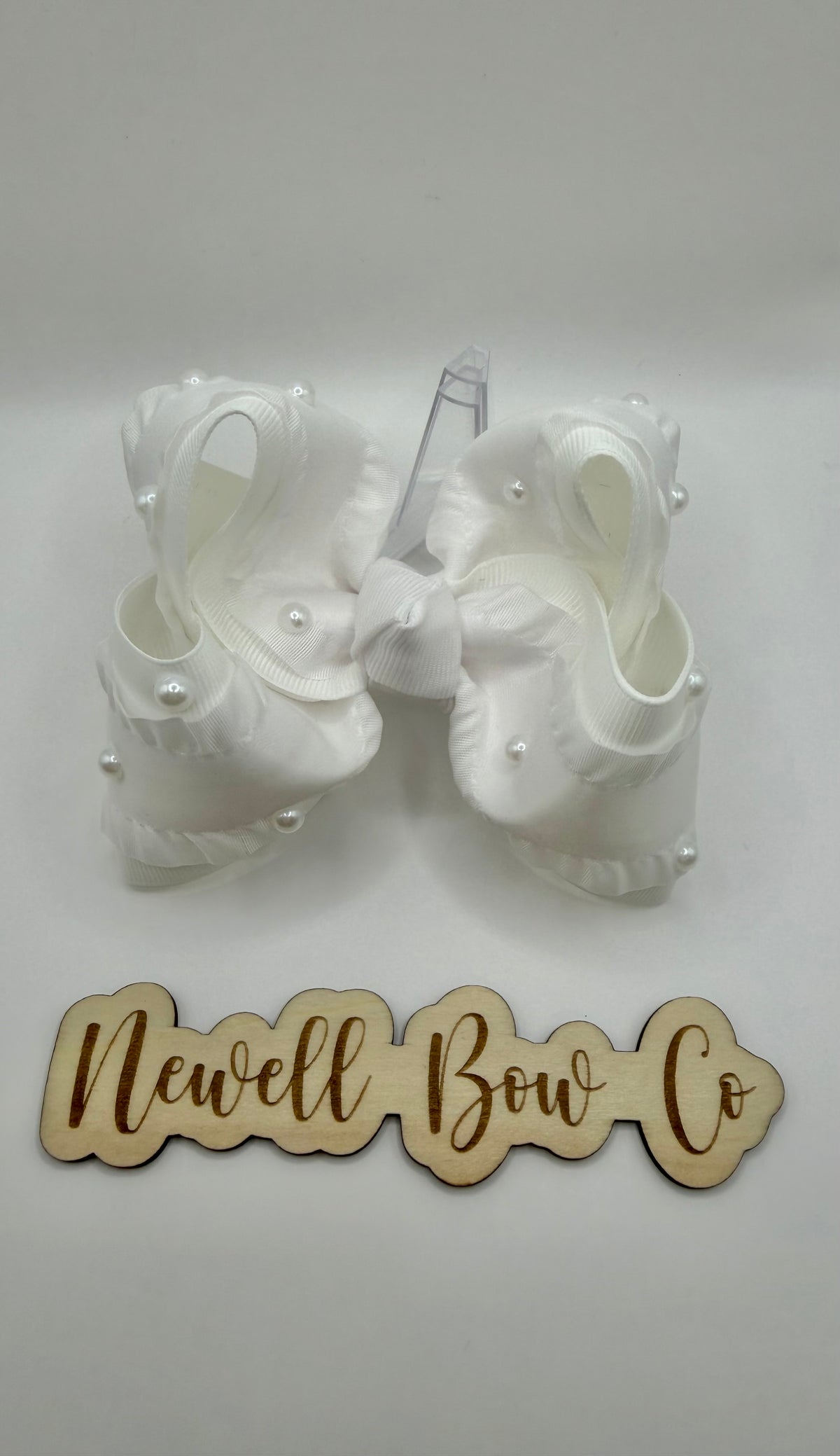 White Ruffle Pearl